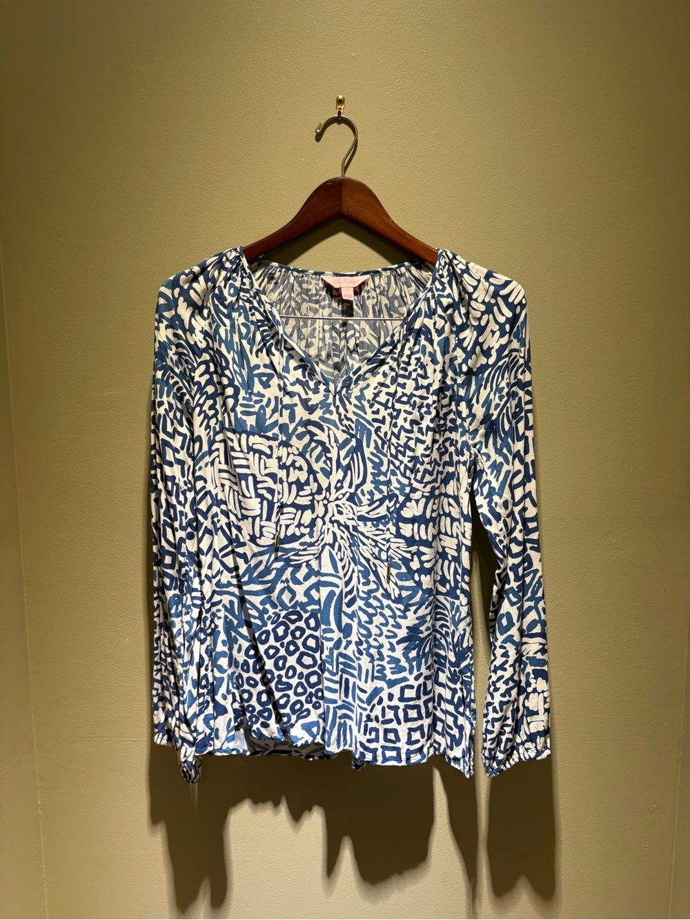Lilly Pulitzer Blue & White Printed V-Neck Long Sleeve Top